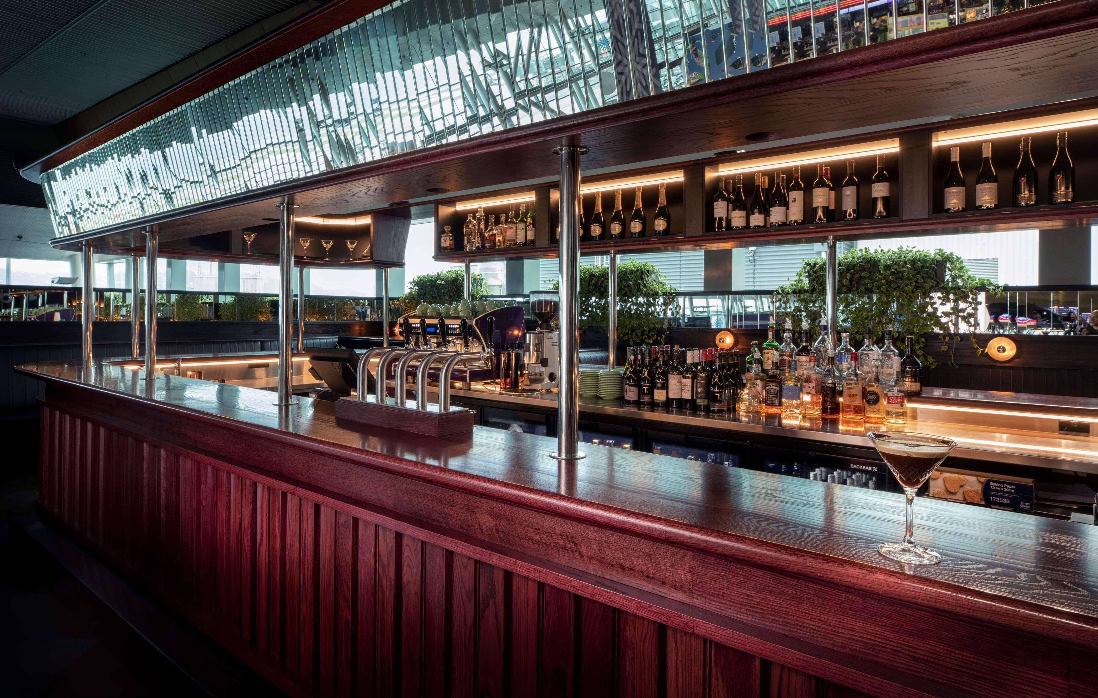 Отель Rydges Wellington Airport Экстерьер фото